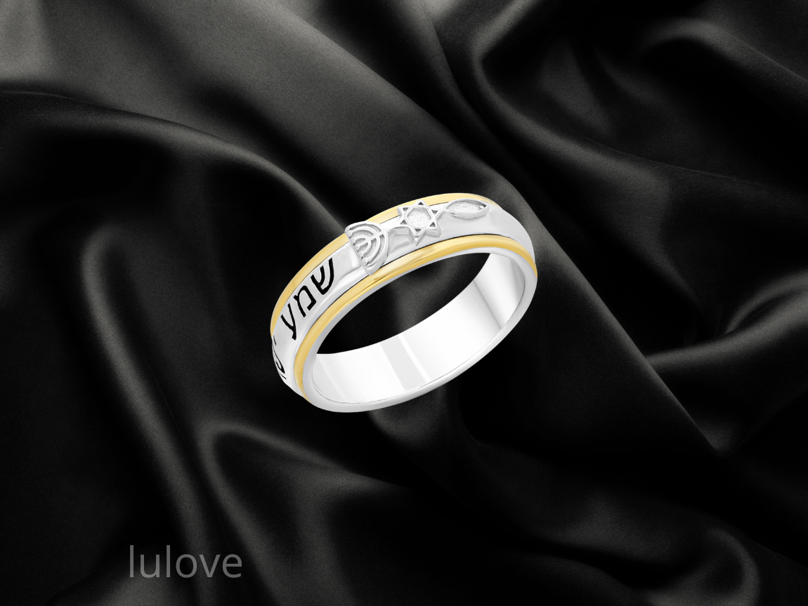 טבעת כסף 925 וציפוי זהב מסתובבת עם חריטה של "שמע ישראל" וסמל מנורה, מגן דוד ודג